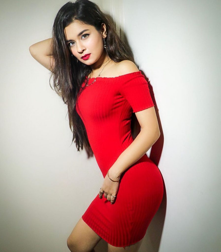 Best Avneet Kaur Wallpapers | Images, Photos, Selfies, Pictures Full Hd