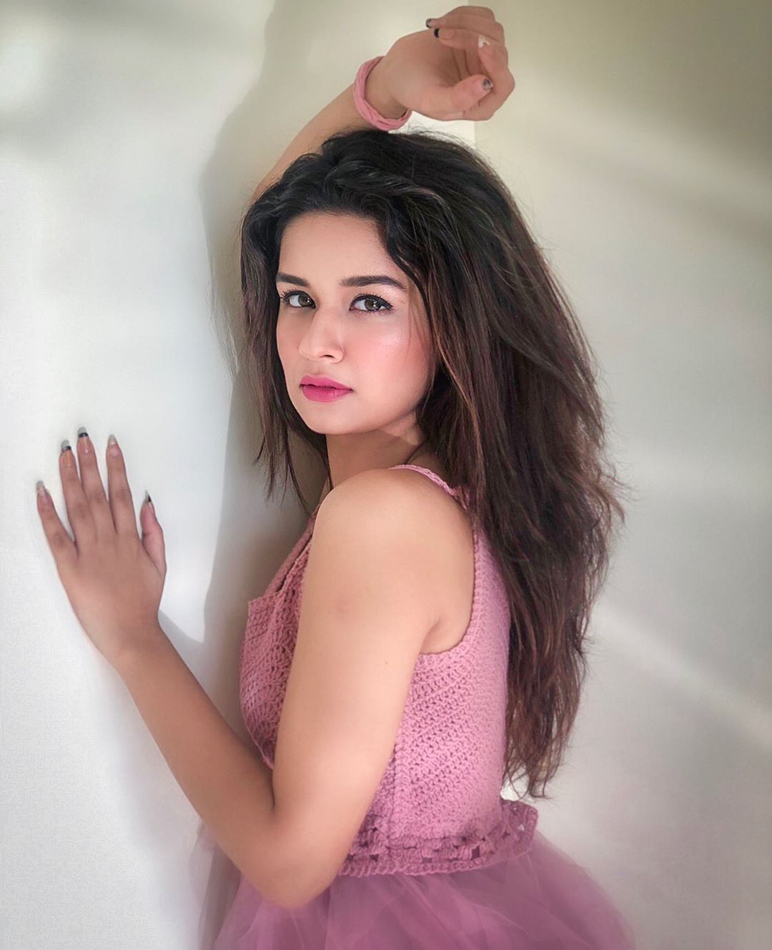 Best Avneet Kaur Wallpapers | Images, Photos, Selfies, Pictures Full HD