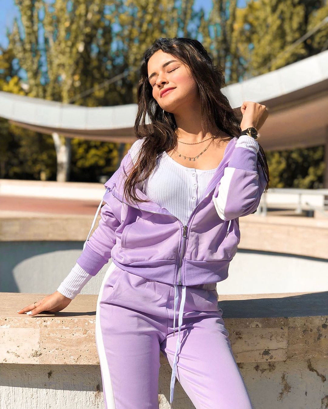 Best Avneet Kaur Wallpapers | Images, Photos, Selfies, Pictures Full HD