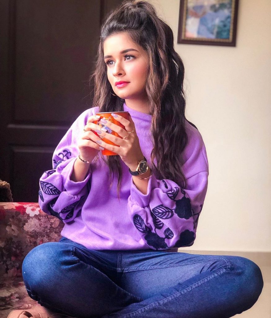 Best Avneet Kaur Wallpapers | Images, Photos, Selfies, Pictures Full Hd