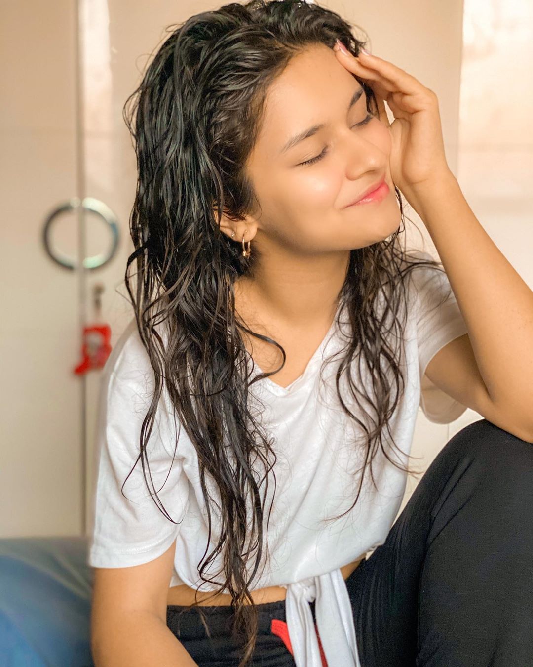 Avneet Kaur Fresh out of the shower 
How’s everyone?? Wallpaper, Photo, Image & Picture