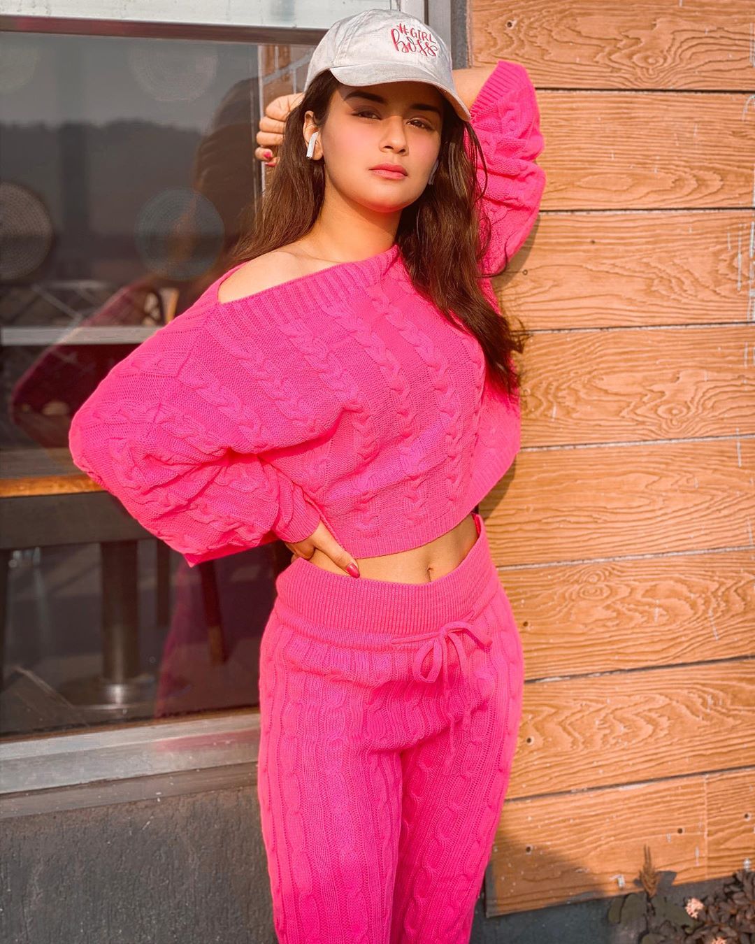 Avneet Kaur Wallpapers, Photos, Images & Pictures  
Wearing-  –