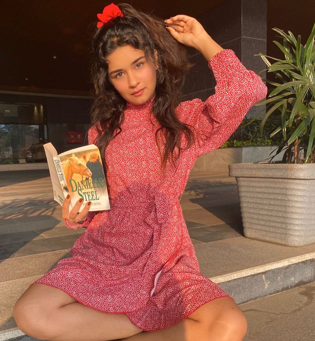 Avneet Kaur Wallpapers, Photos, Images &Amp; Pictures You Can Find Magic Wherever You Look.
Sit Back And Relax All You Need Is A Book.
Wearing- -