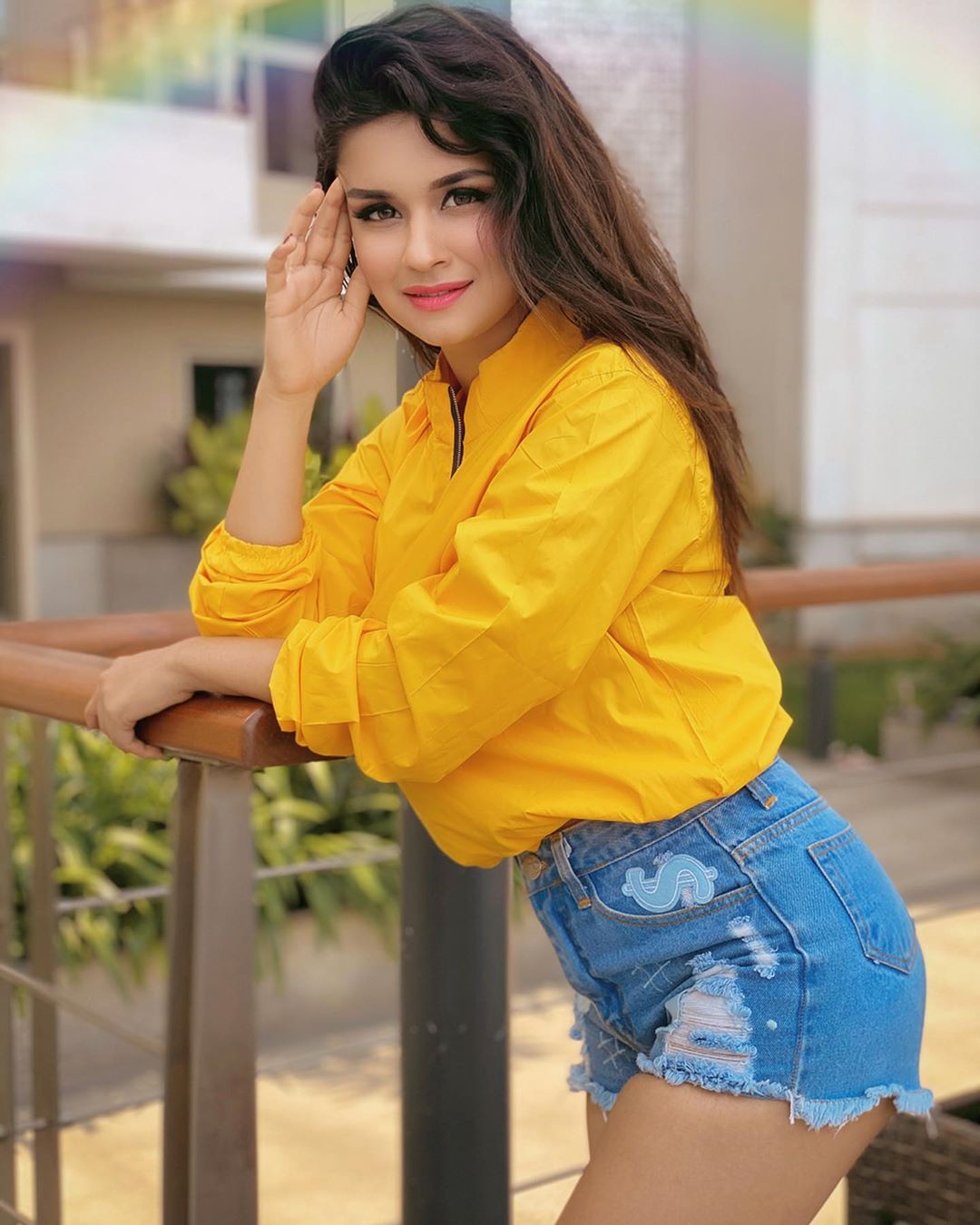 Avneet Kaur Wallpapers, Photos, Images & Pictures Yellow my happy colour 
Wearing-  –