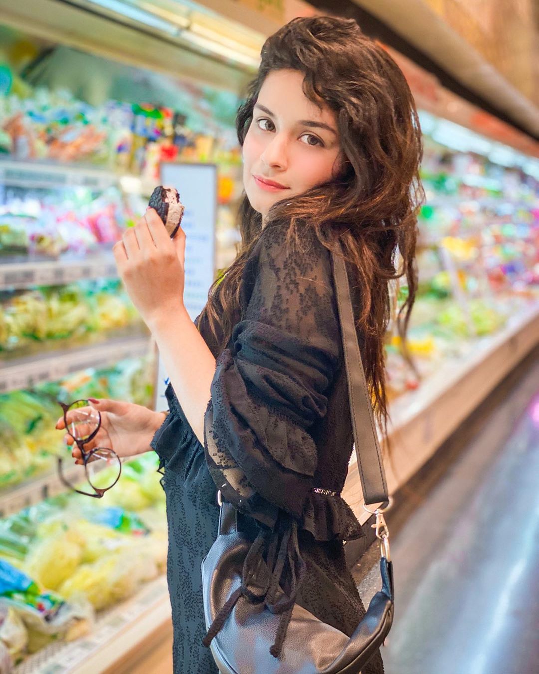 Avneet Kaur Wallpapers, Photos, Images & Pictures Grocery shopping is my kinda thing
What’s your shopping thing?
–  
Wearing-
