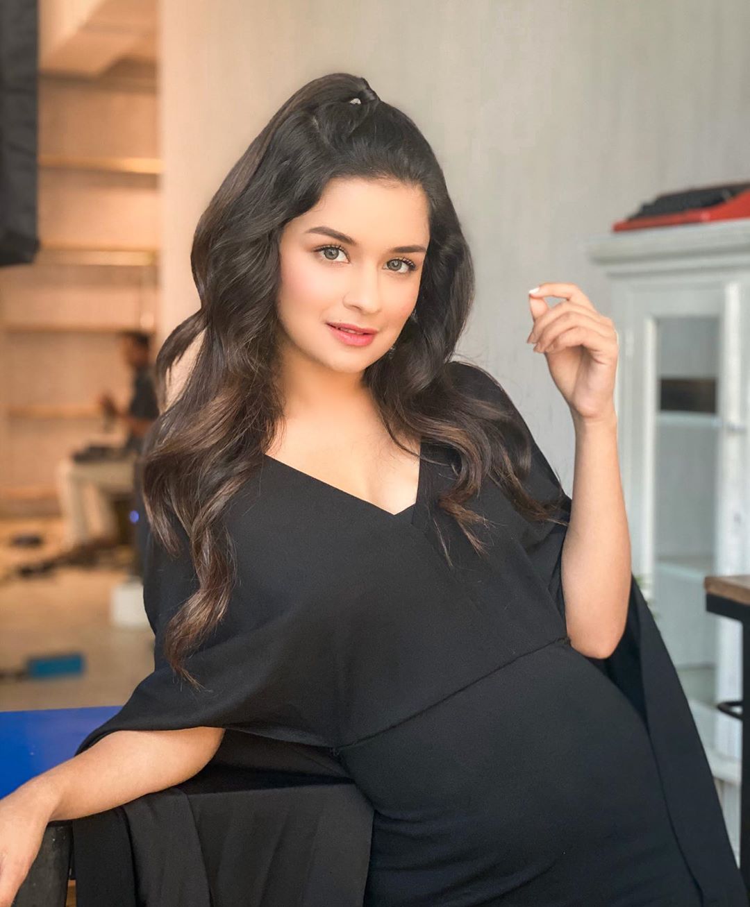Avneet Kaur Wallpapers, Photos, Images & Pictures Black is my fav colour
And yours?
Wearing-  
Heels-  –