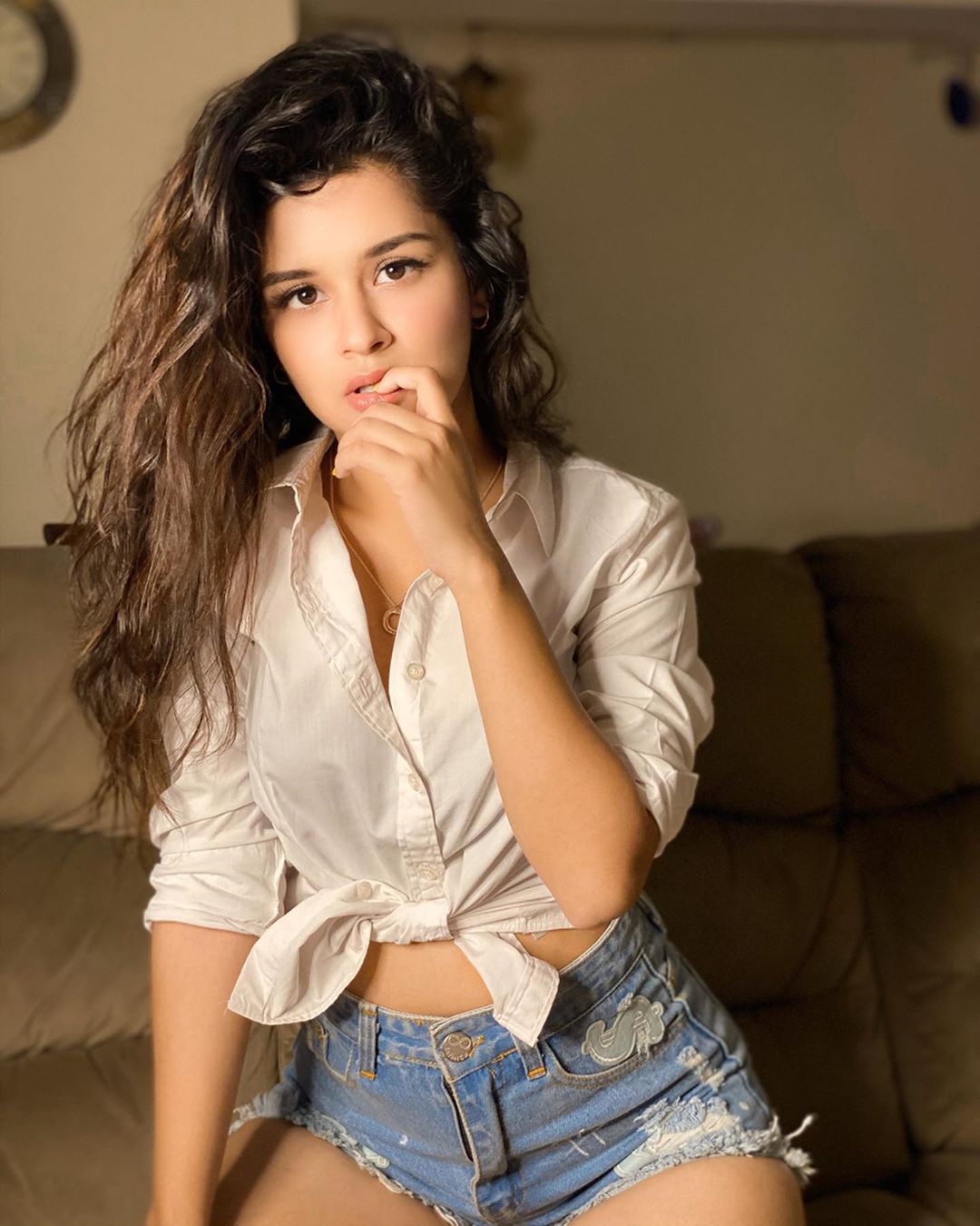 Avneet Kaur Wallpapers, Photos, Images &Amp; Pictures What Am I So Curious About?