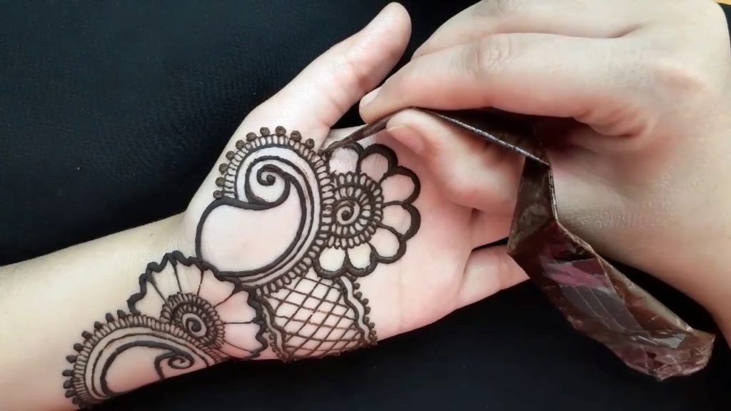 Easy Simple Mehndi Design for Front Hand - Latest stylish Arabic Mehndi Designs