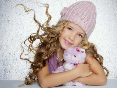 Baby-Girl-With-Teddy-Bear-Pic