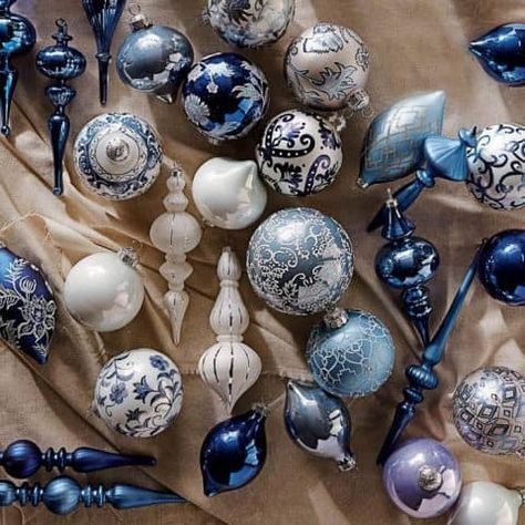 Blue And White Christmas Tree Decor Plus 40 Bloggers Christmas