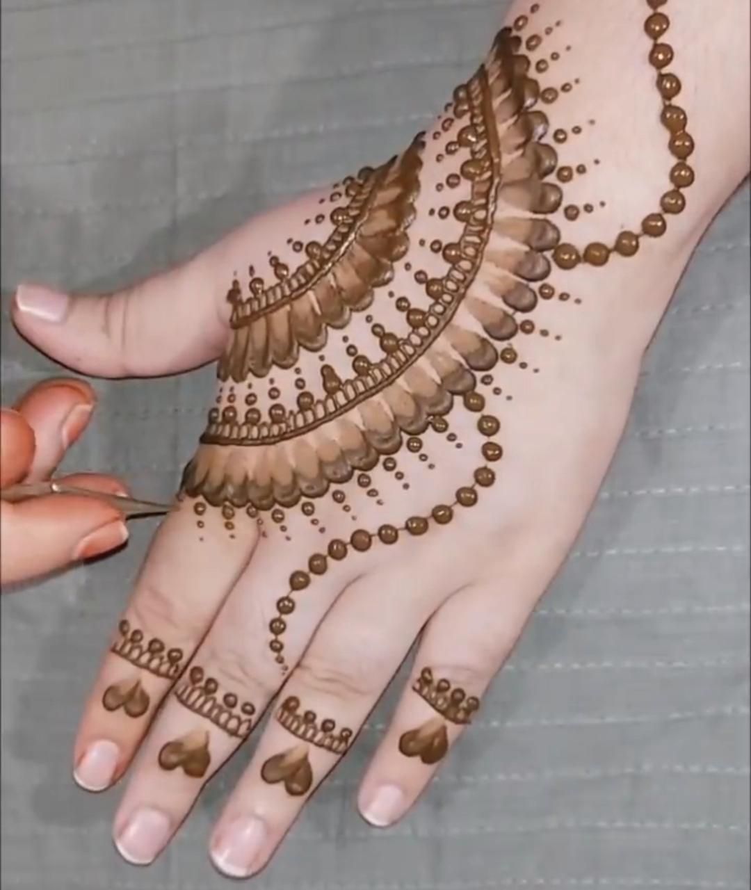 Latest Easy Back Hand Mehndi Design 21 July 21