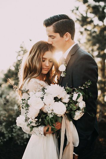 15 Dazzling Wedding Photo Ideas | WeddingMix
