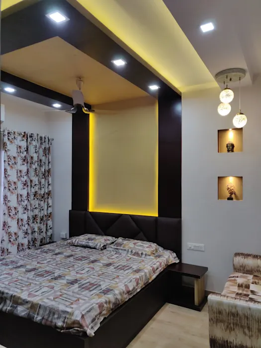 Bedroom with false ceiling and wall niches