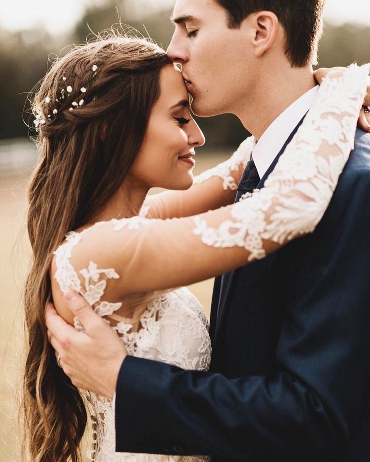 Bride and Groom | Wedding Day | Couple Portraits | Wedding Photoshoot Ideas | Lace Dress Inspiration