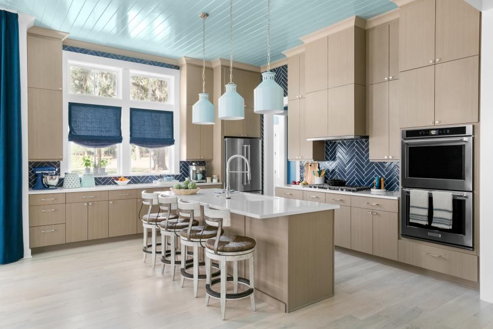 Create a Charming Coastal Holiday With Tips From HGTV Dream Home 2020