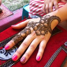 Festival henna at World Fest. #henna #festival #chicostate #hennatrails #freemusic