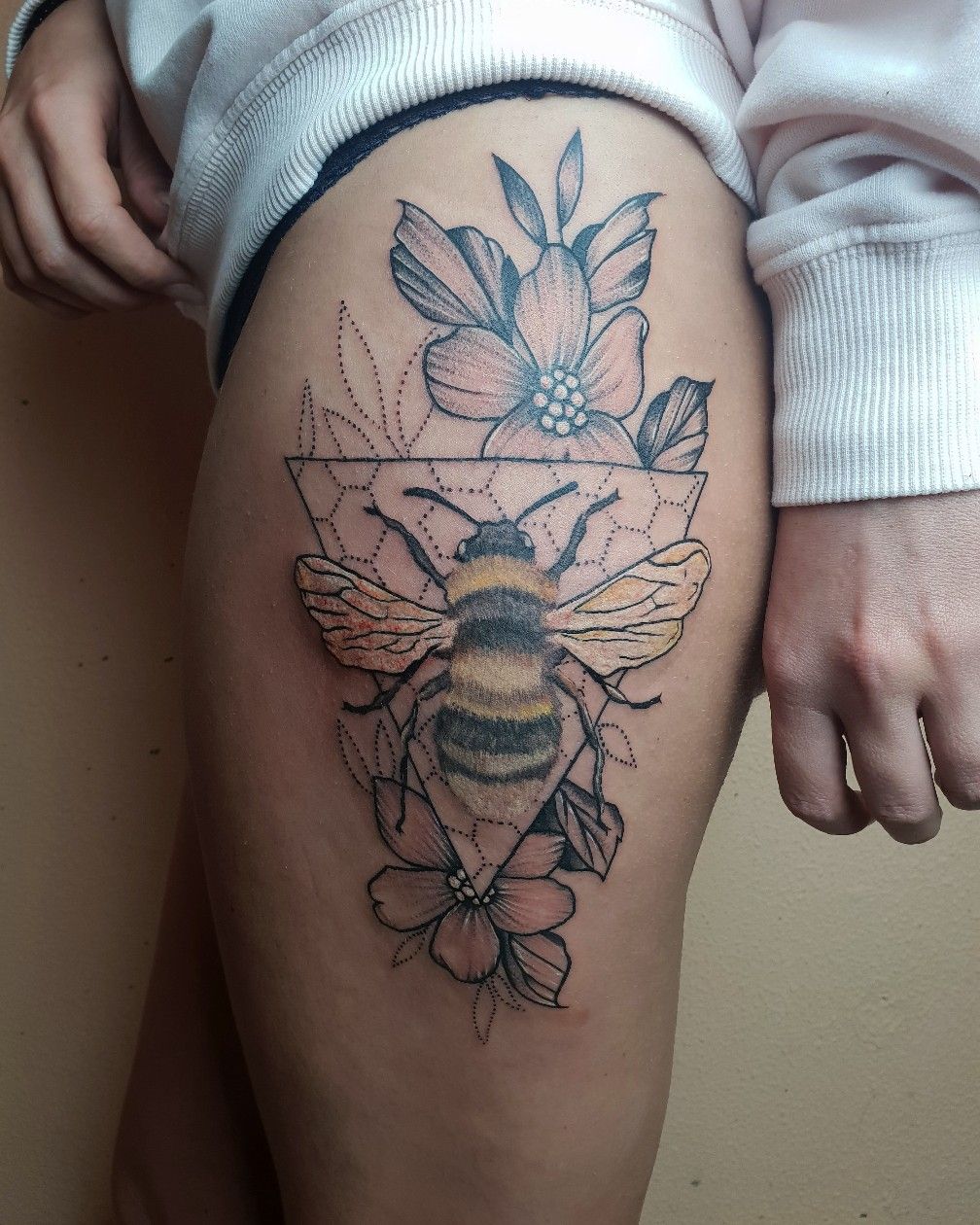 Tattoo пчела с цветами – tattoo’s photo  In the style  Art, Bees, Flowers, Female, Insec (564835)