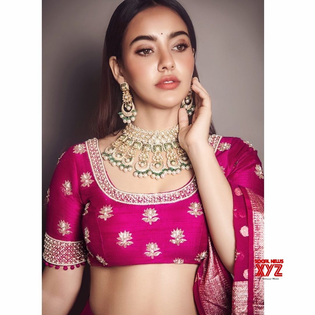 Actress Neha Sharma Sexy Traditional Still – Social News XYZ