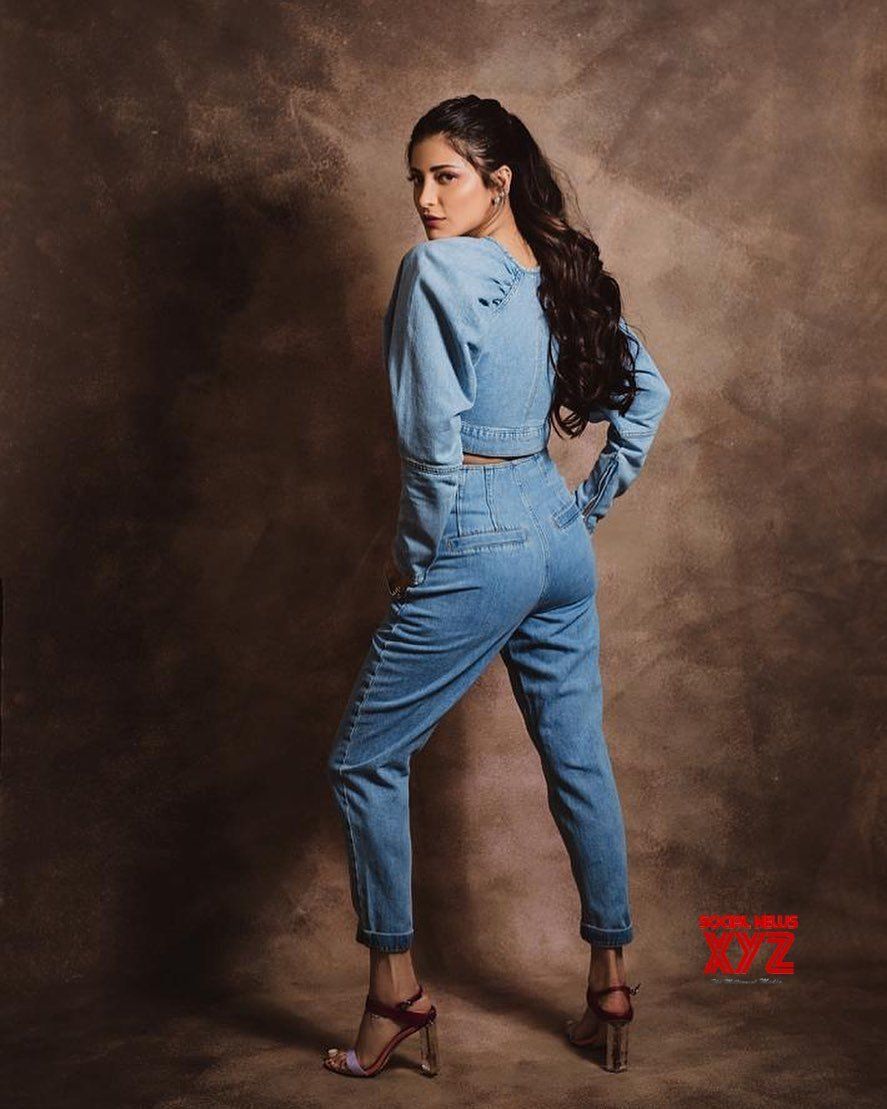 Actress Shruti Haasan Latest Glamour Stills - Social News Xyz Wallpapers 1080P Hd