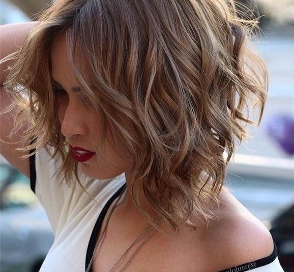 Short Wavy Hairstyles For Girls 22