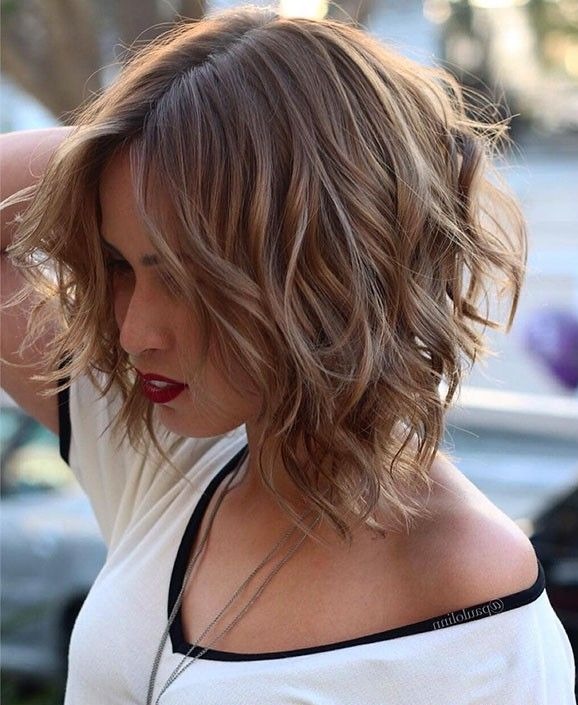 Short Wavy Hairstyles For Girls 2023