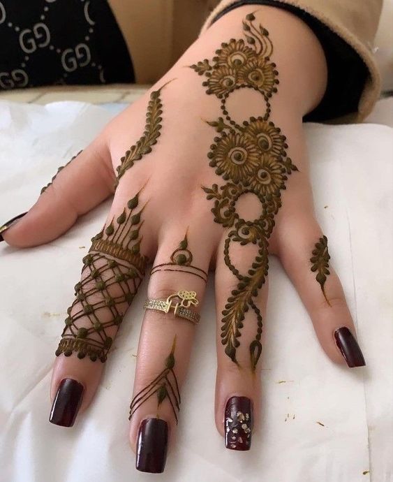 Stylish Arabic Mehndi Designs For Back Hand 3