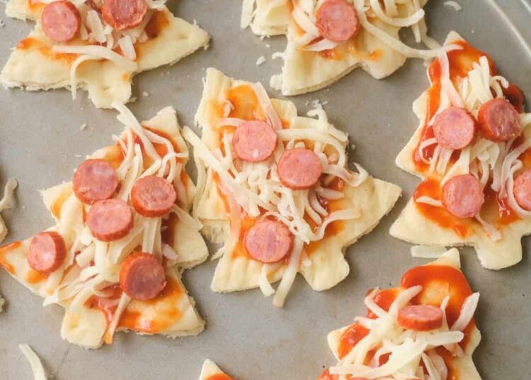 This Christmas Tree Pizza Is A Cute Christmas Dinner For Kids
